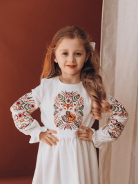 Вишита сукня для дівчаток Із лисичками молочний вельвет